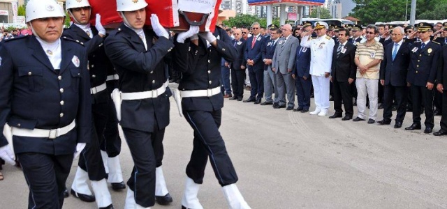 POLİS MEMURUNA SON GÖREV